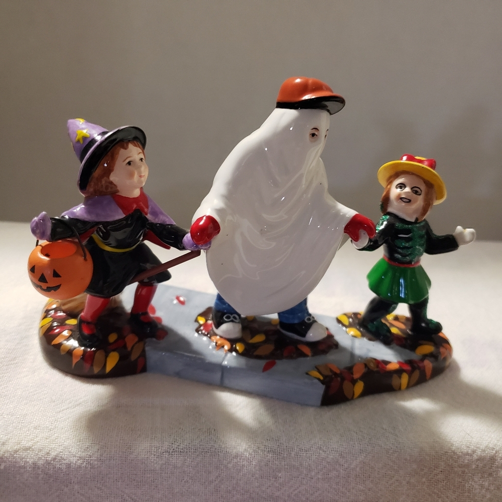 Vintage 1990's  The Original Snow Village. Halloween Trick or Treat Kids